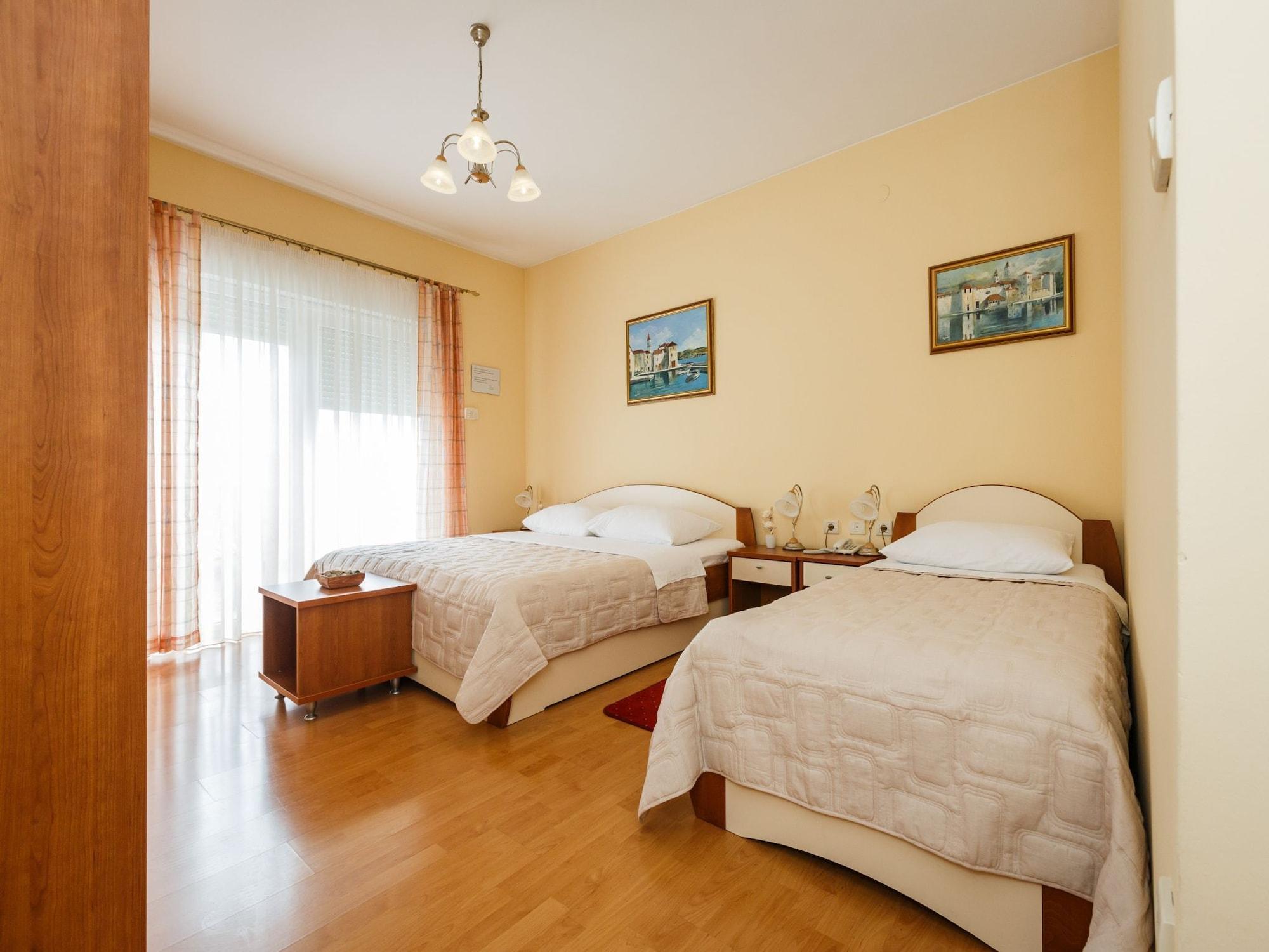 Hotel Adria Kaštela Εξωτερικό φωτογραφία