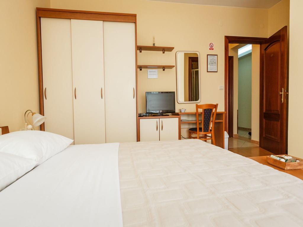 Hotel Adria Kaštela Εξωτερικό φωτογραφία